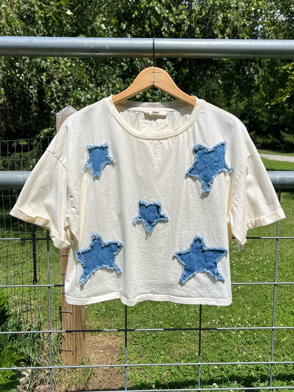 J.O.A. Denim Star Appliqué Cropped T-Shirt Cream Size L Summer DIY Crafty